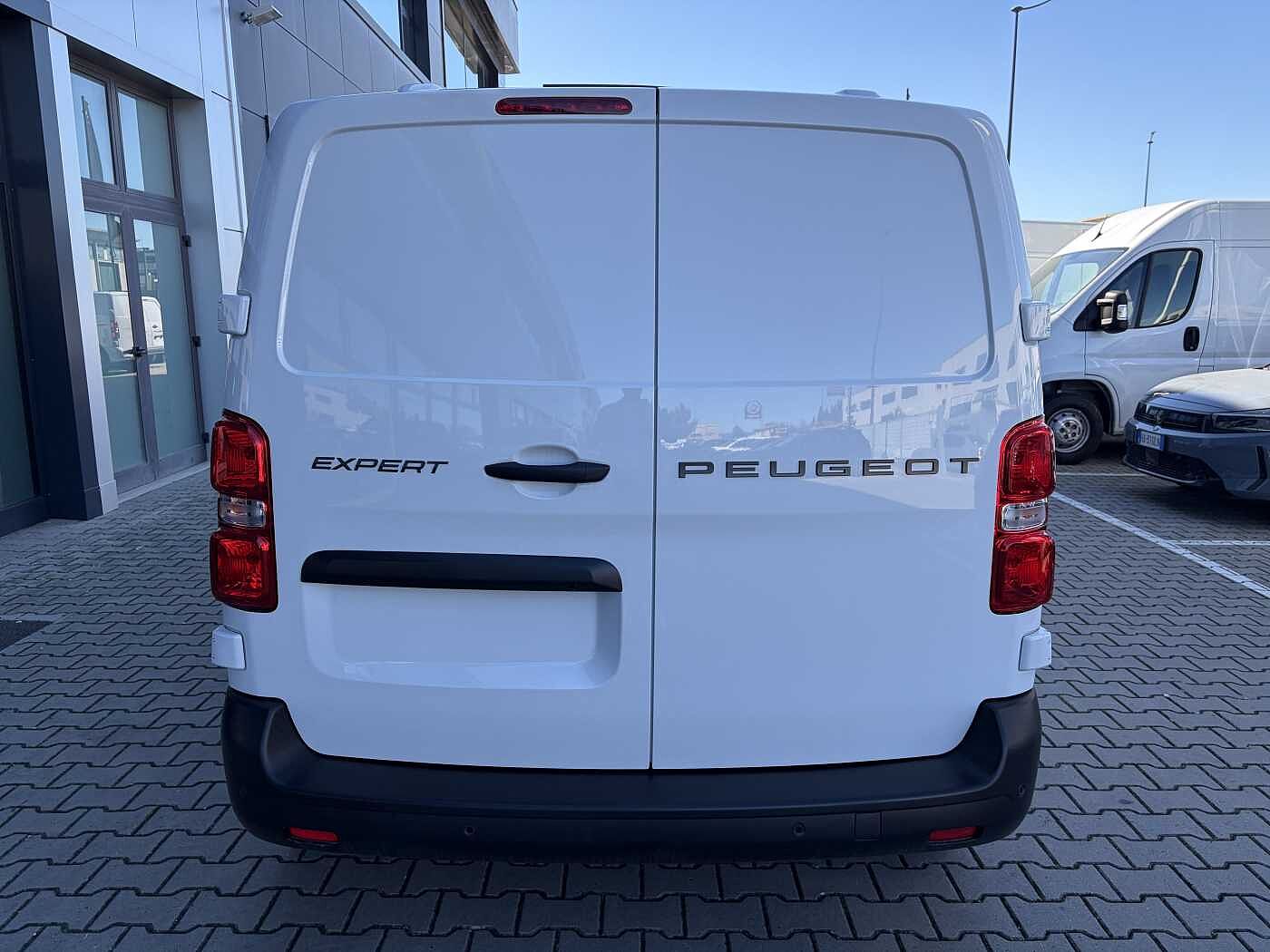 Peugeot Expert – 2.0 BlueHDi 140 PL-TN  Standard  