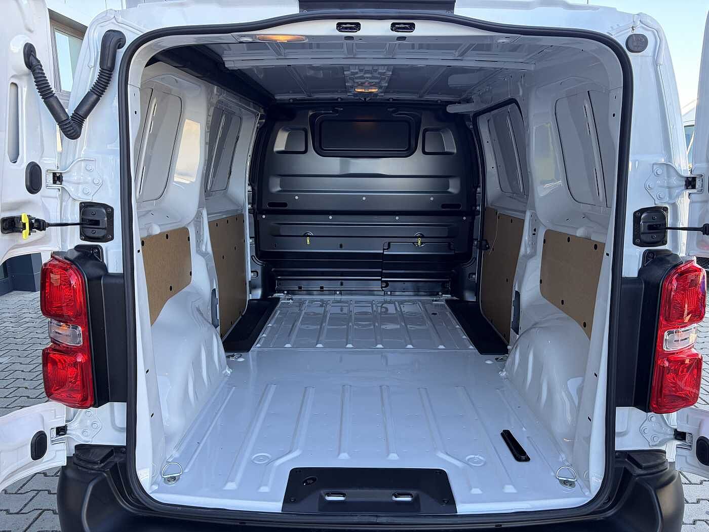 Peugeot Expert – 2.0 BlueHDi 140 PL-TN  Standard  