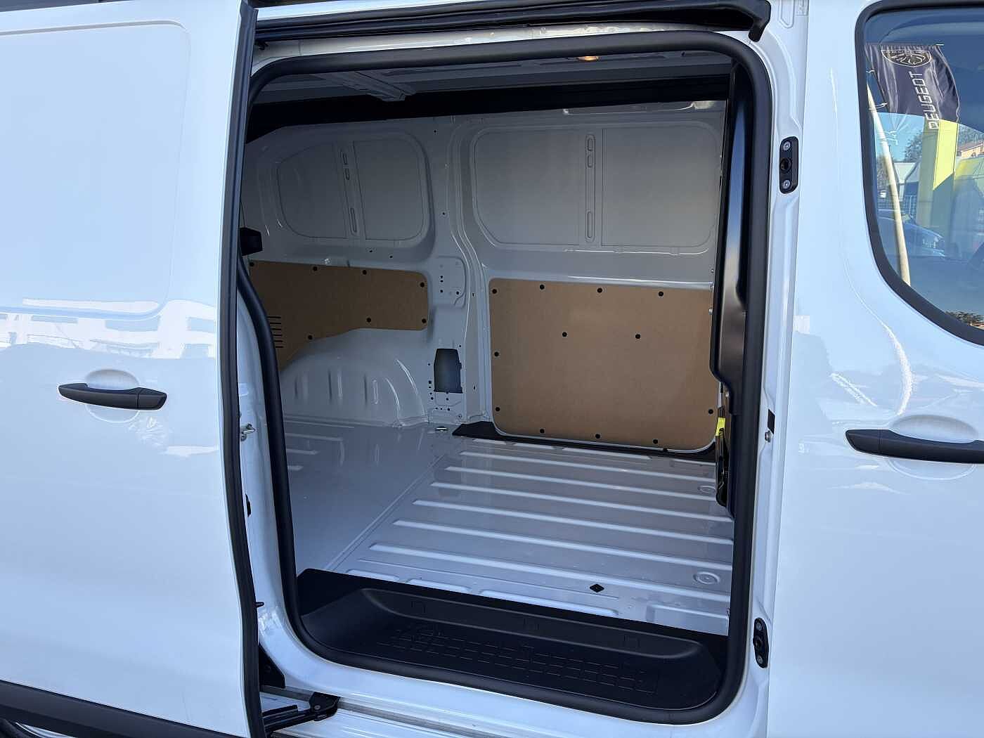 Peugeot Expert – 2.0 BlueHDi 140 PL-TN  Standard  