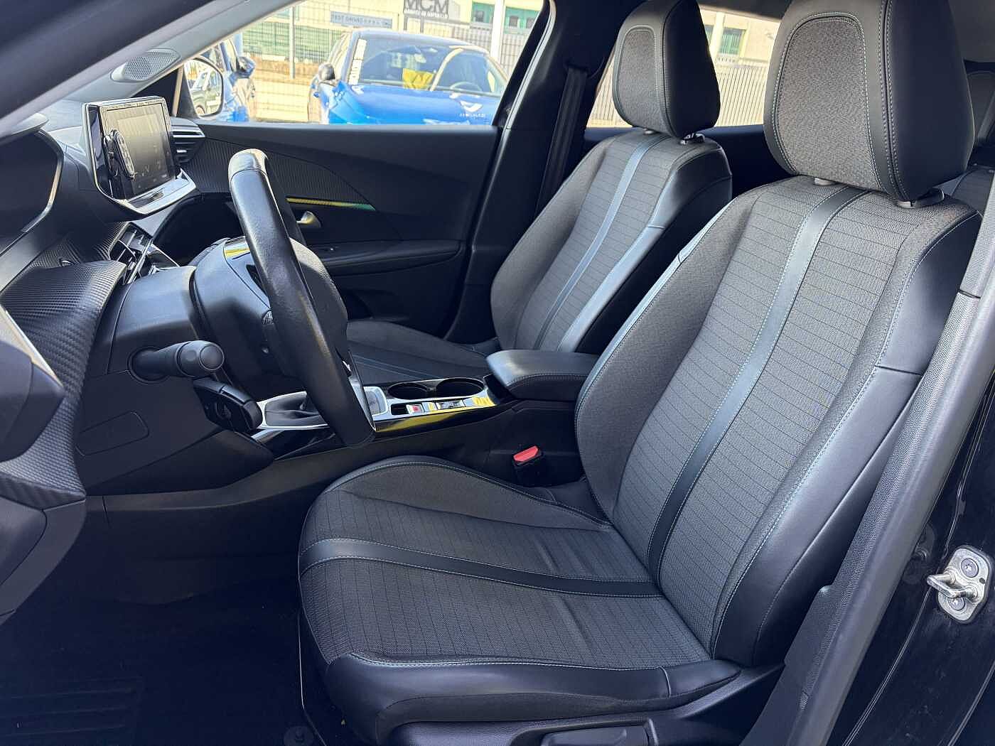 Peugeot 2008 – 1.2 ureTech 100 CV Allure Pack  