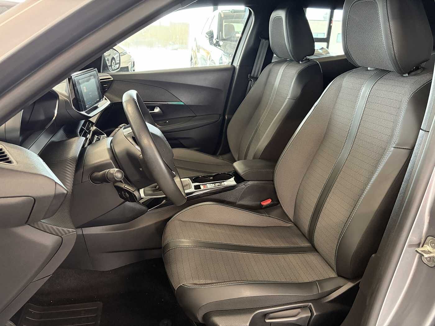 Peugeot 2008 – 1.2 PureTech 100 CV Allure  