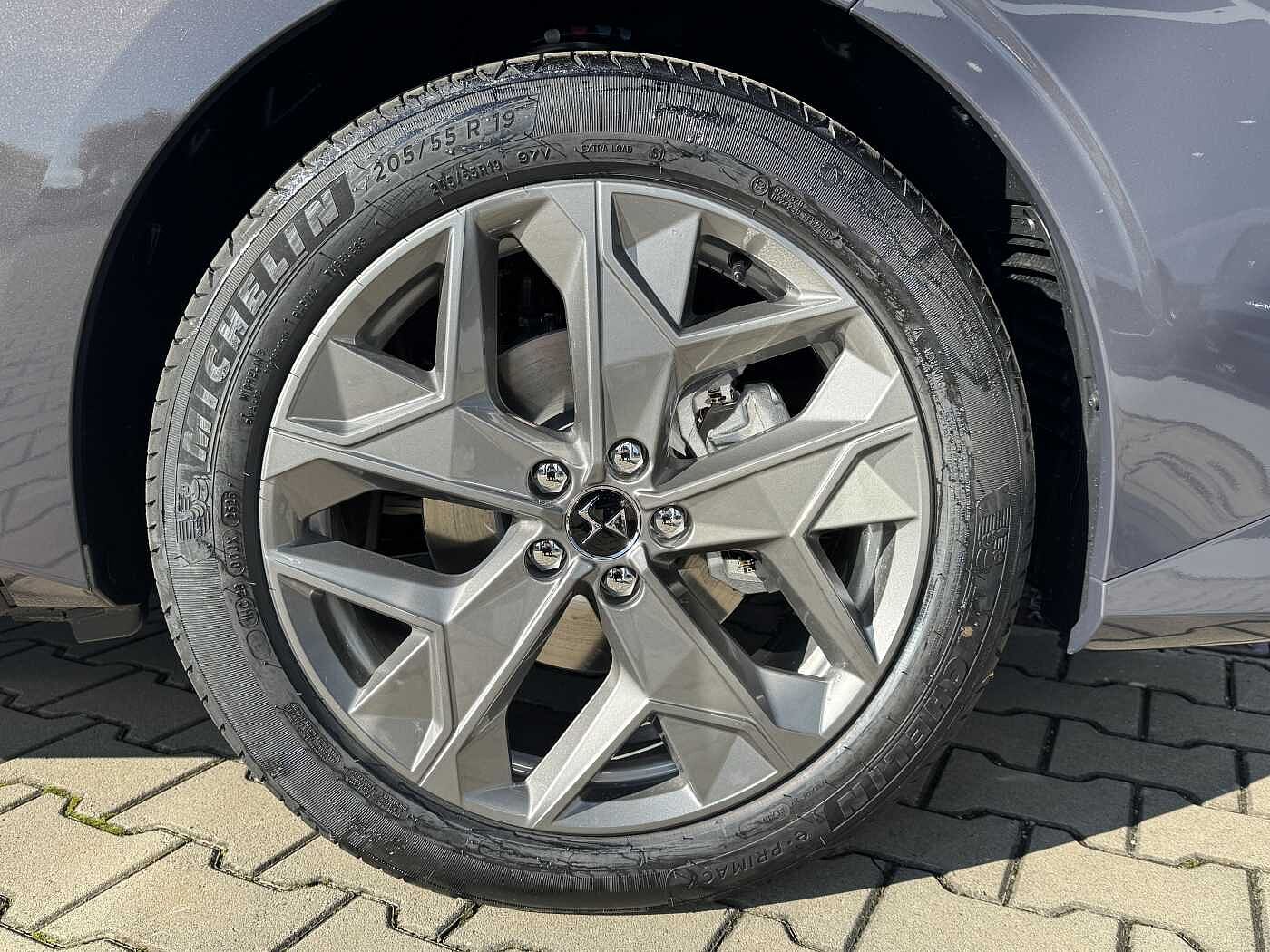 DS DS N 4 – DS Hybrid 145 Pallas  