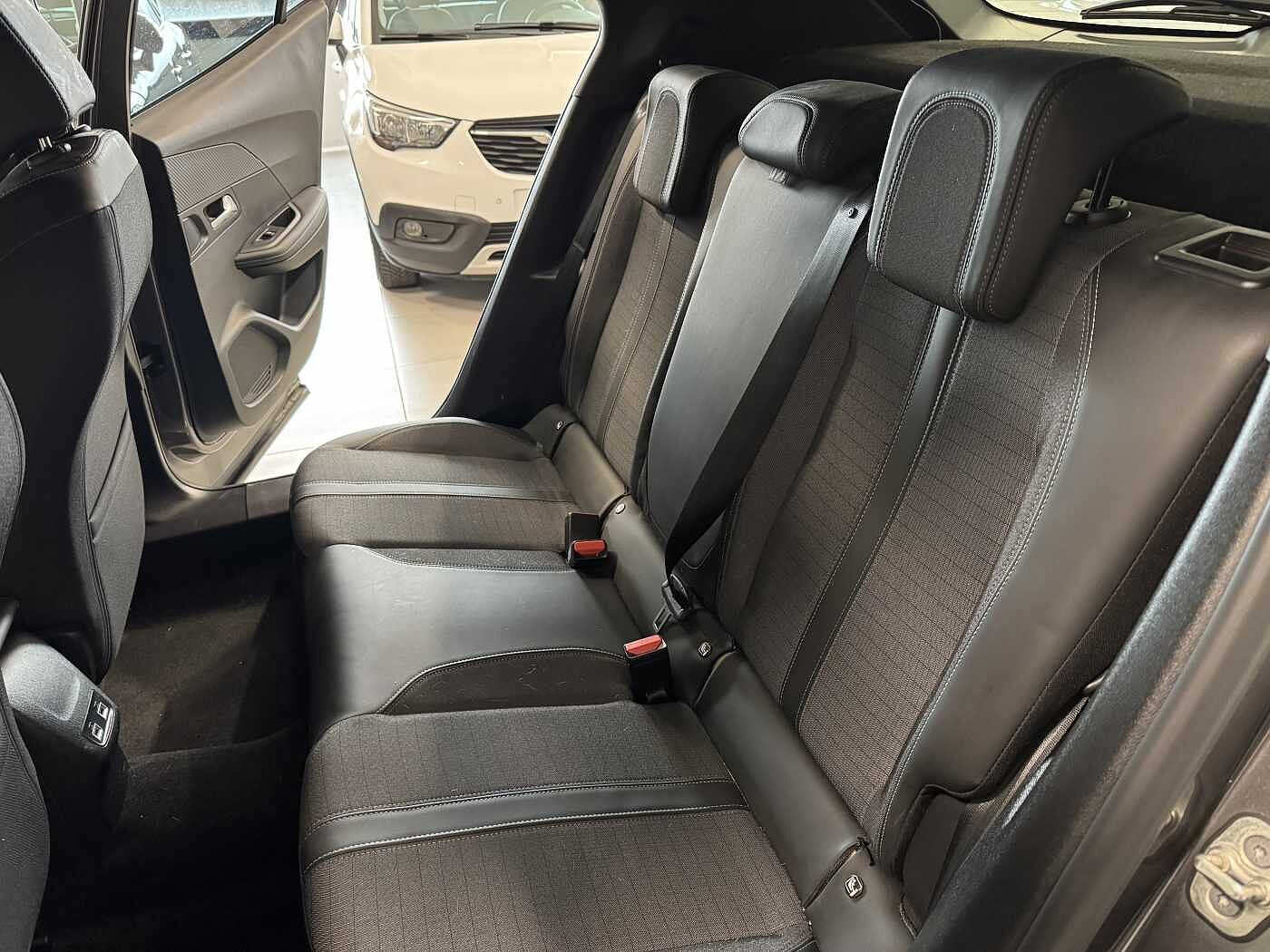 Peugeot 2008 – 1.2 PureTech 100 CV Allure Pack  