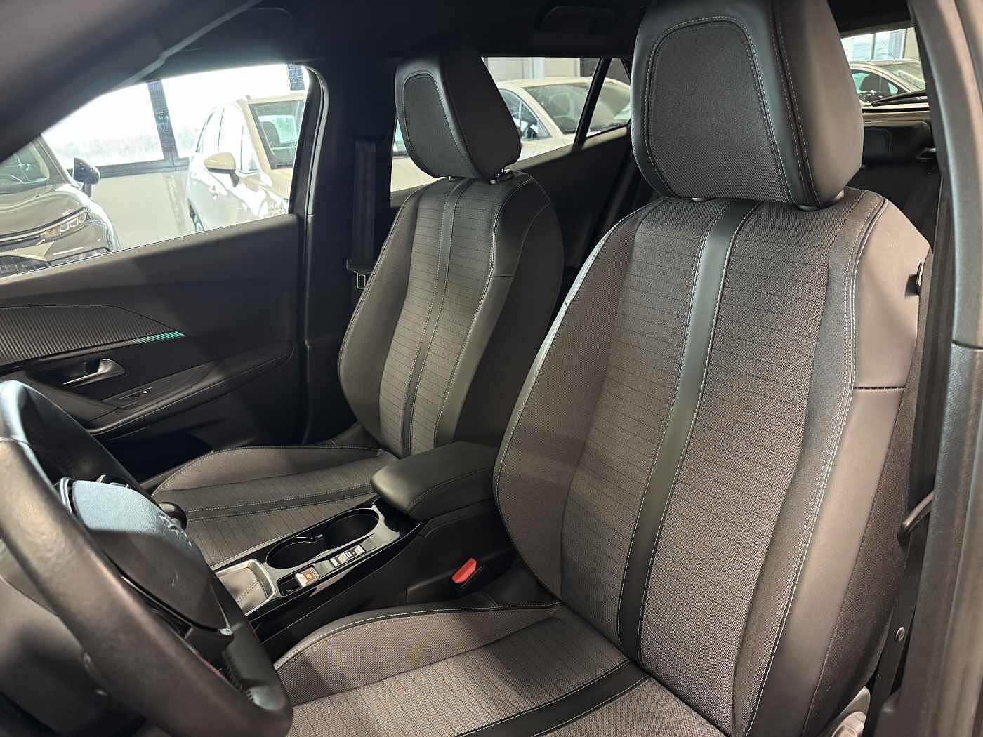 Peugeot 2008 – 1.2 PureTech 100 CV Allure Pack  