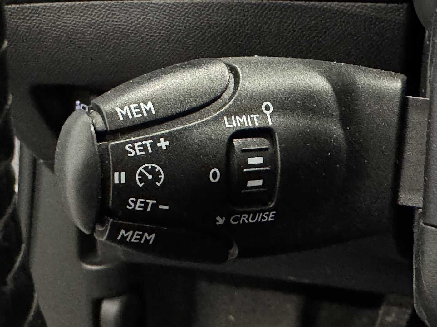 Peugeot 2008 – 1.2 PureTech 100 CV Allure Pack  