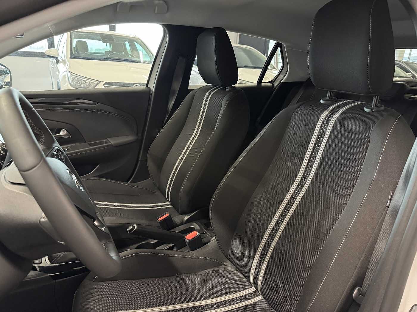 Opel Corsa – 1.2 100 CV Blitz Edition  