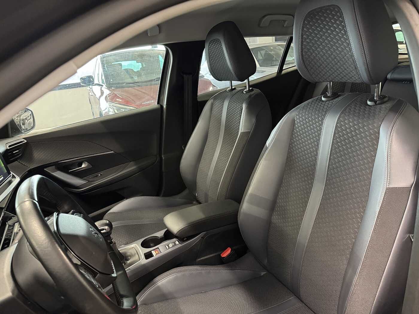 Peugeot 2008 – 1.2 PureTech 130 CV Allure  