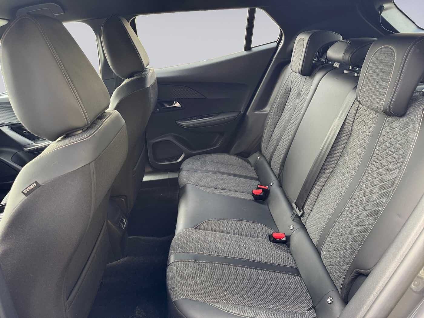 Peugeot 2008 – 1.2 PureTech 100 CV Allure  