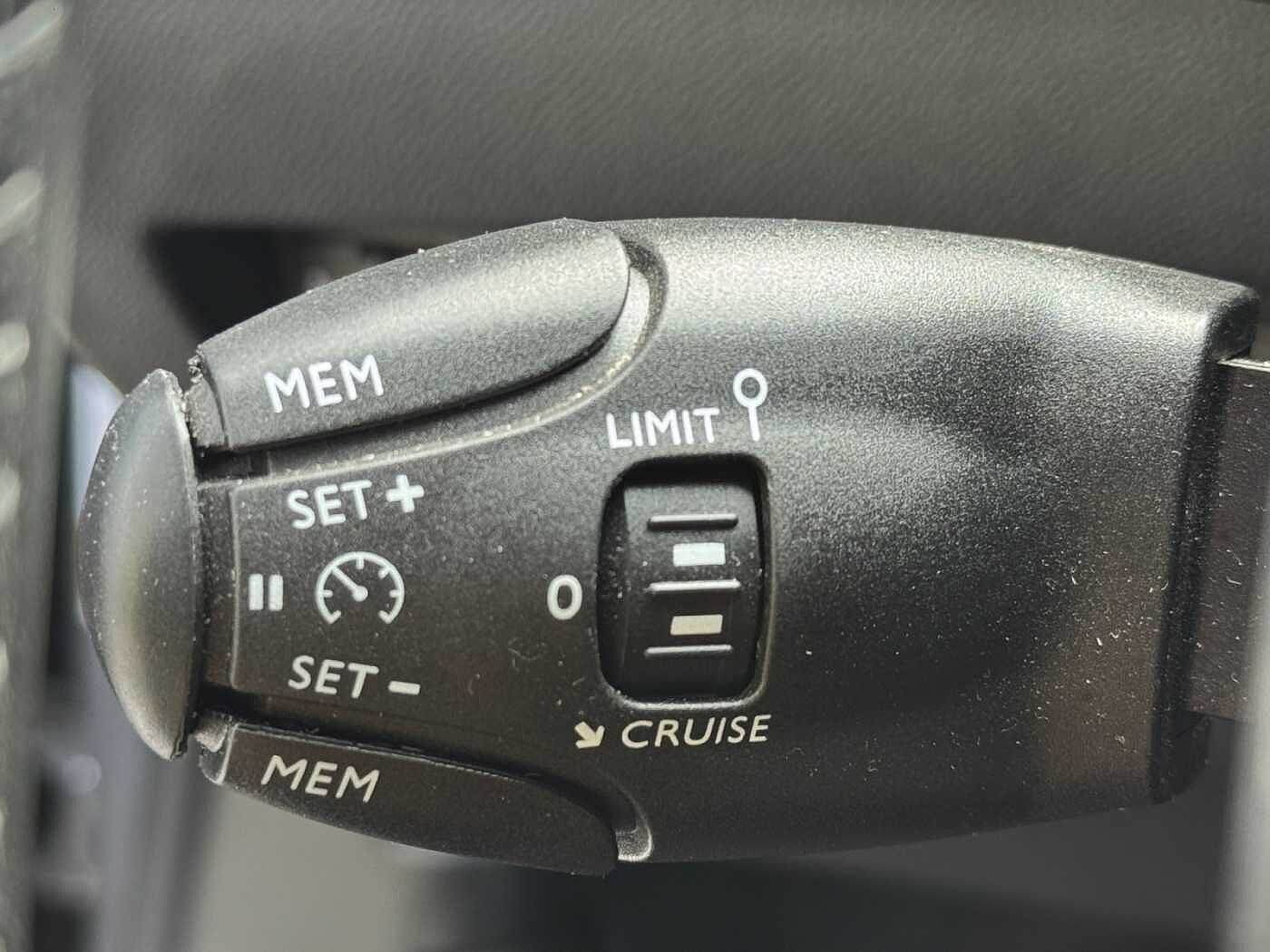 Peugeot 2008 – 1.2 PureTech 100 CV Allure  