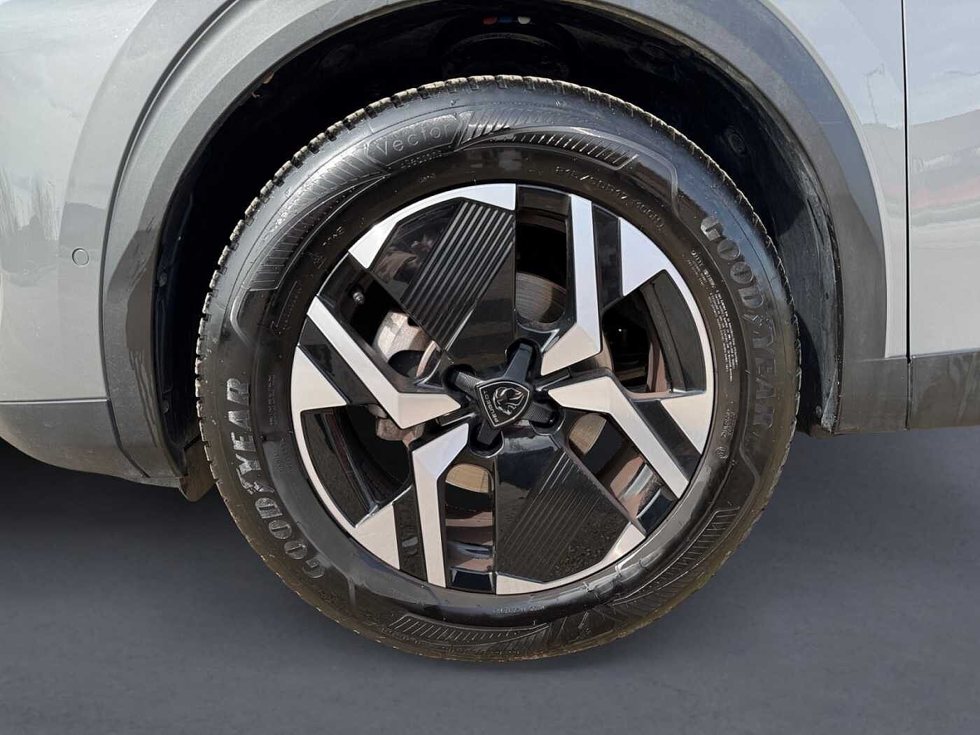 Peugeot 2008 – 1.2 PureTech 100 CV Allure  