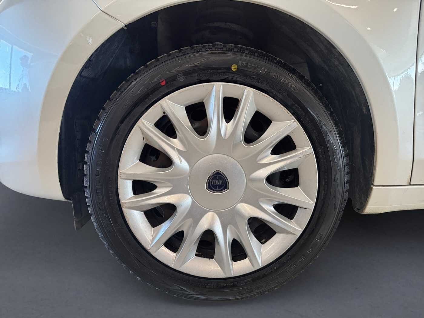 Lancia Ypsilon – 1.2 69 CV GPL Ecochic Silver  