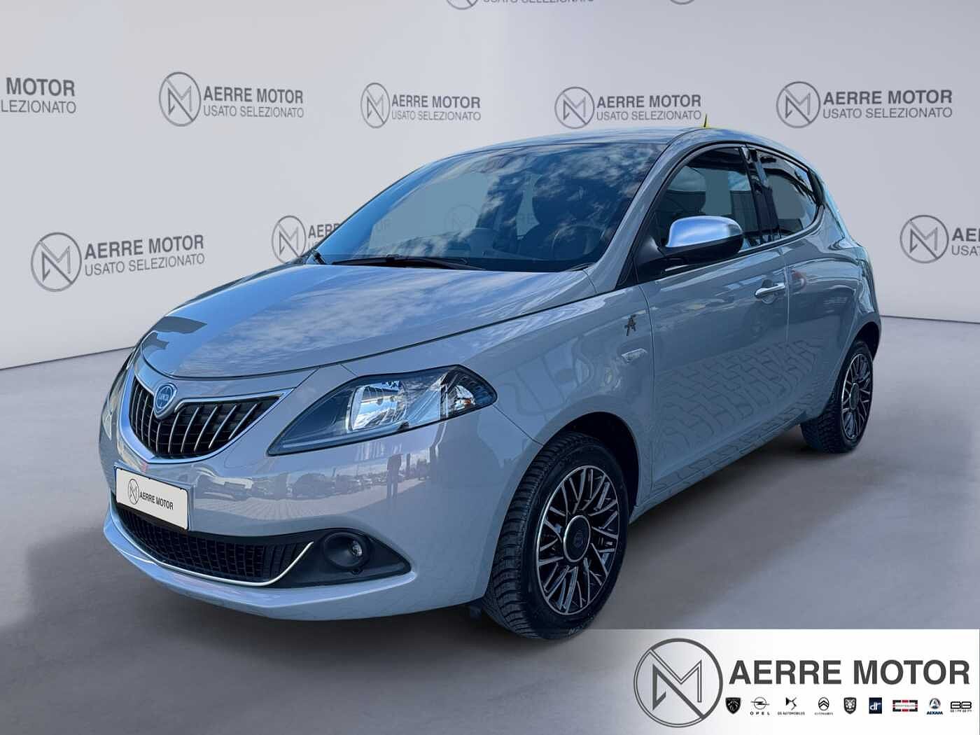 Lancia Ypsilon – 1.0 FireFly Hybrid Alberta Ferretti  