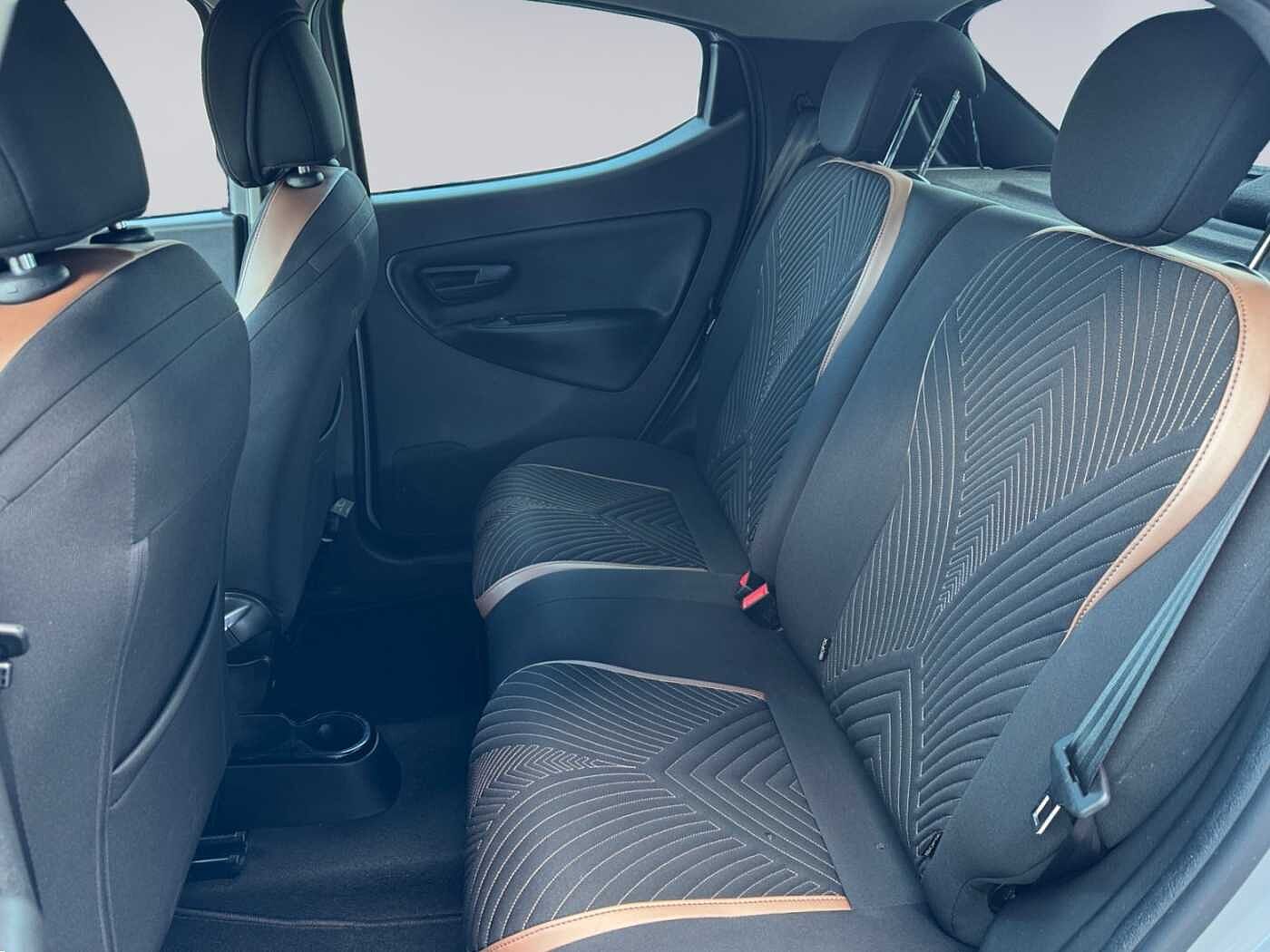 Lancia Ypsilon – 1.0 FireFly Hybrid Alberta Ferretti  
