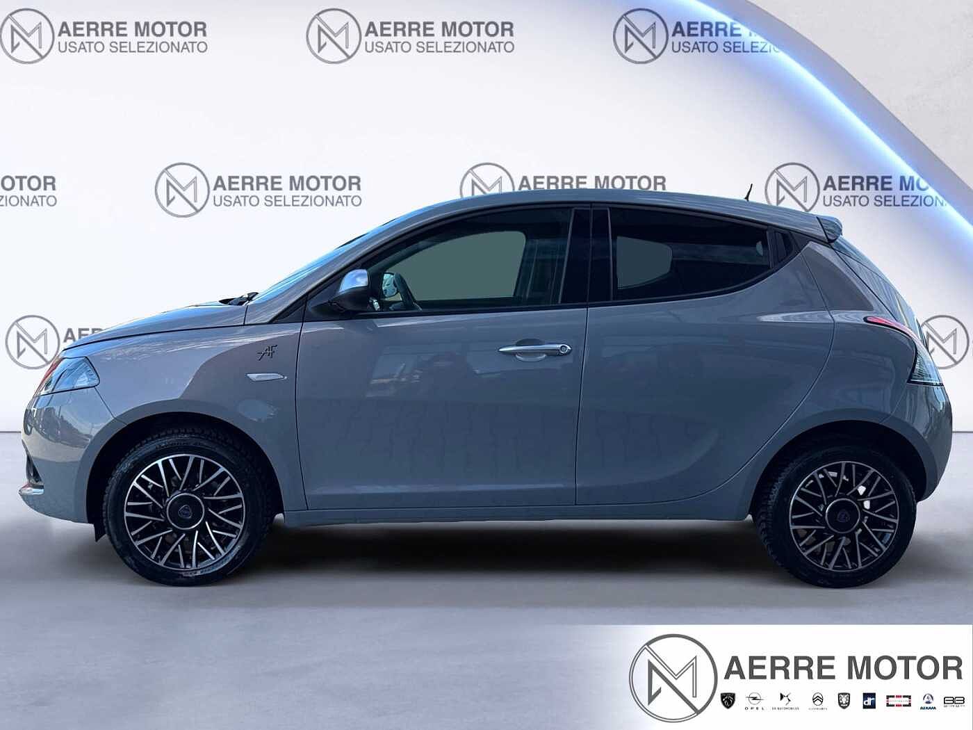 Lancia Ypsilon – 1.0 FireFly Hybrid Alberta Ferretti  