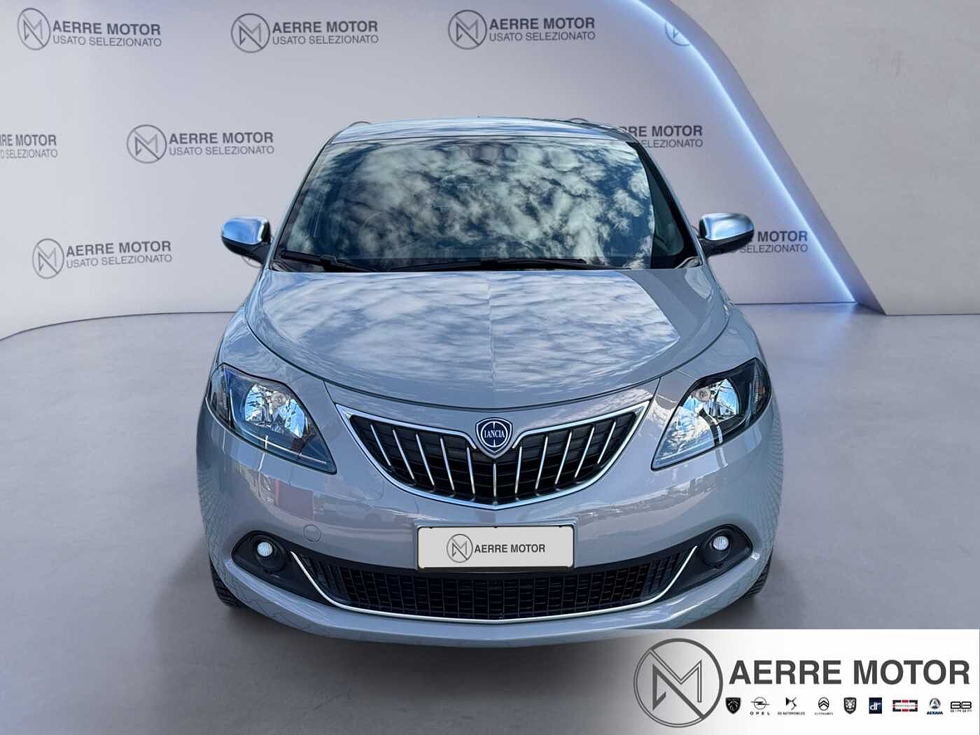 Lancia Ypsilon – 1.0 FireFly Hybrid Alberta Ferretti  