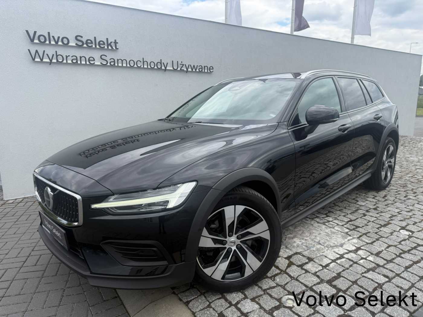 Volvo V60 Cross Country 2023