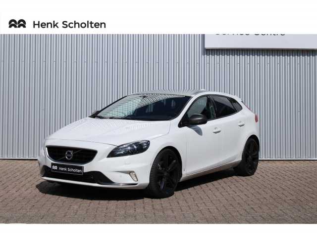 V40 in White