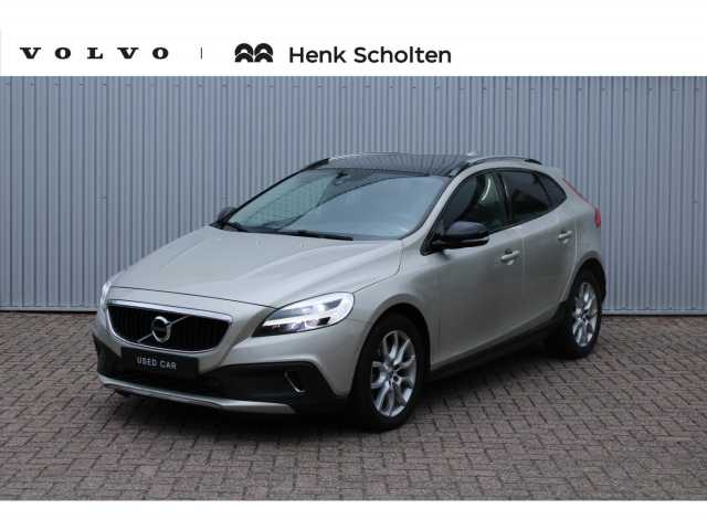 V40 Cross Country in Luminous Sand
